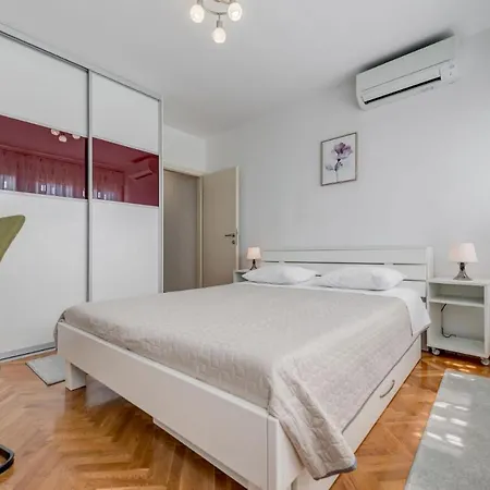 Apartment Lct Uptown Split
